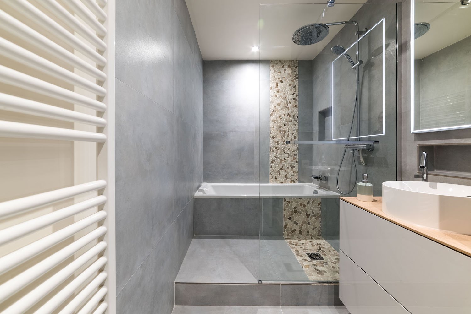 Rénovation d'un grand duplex parisien - Charenton Le Pont 13 salle_de_bain:douche_familiale_R