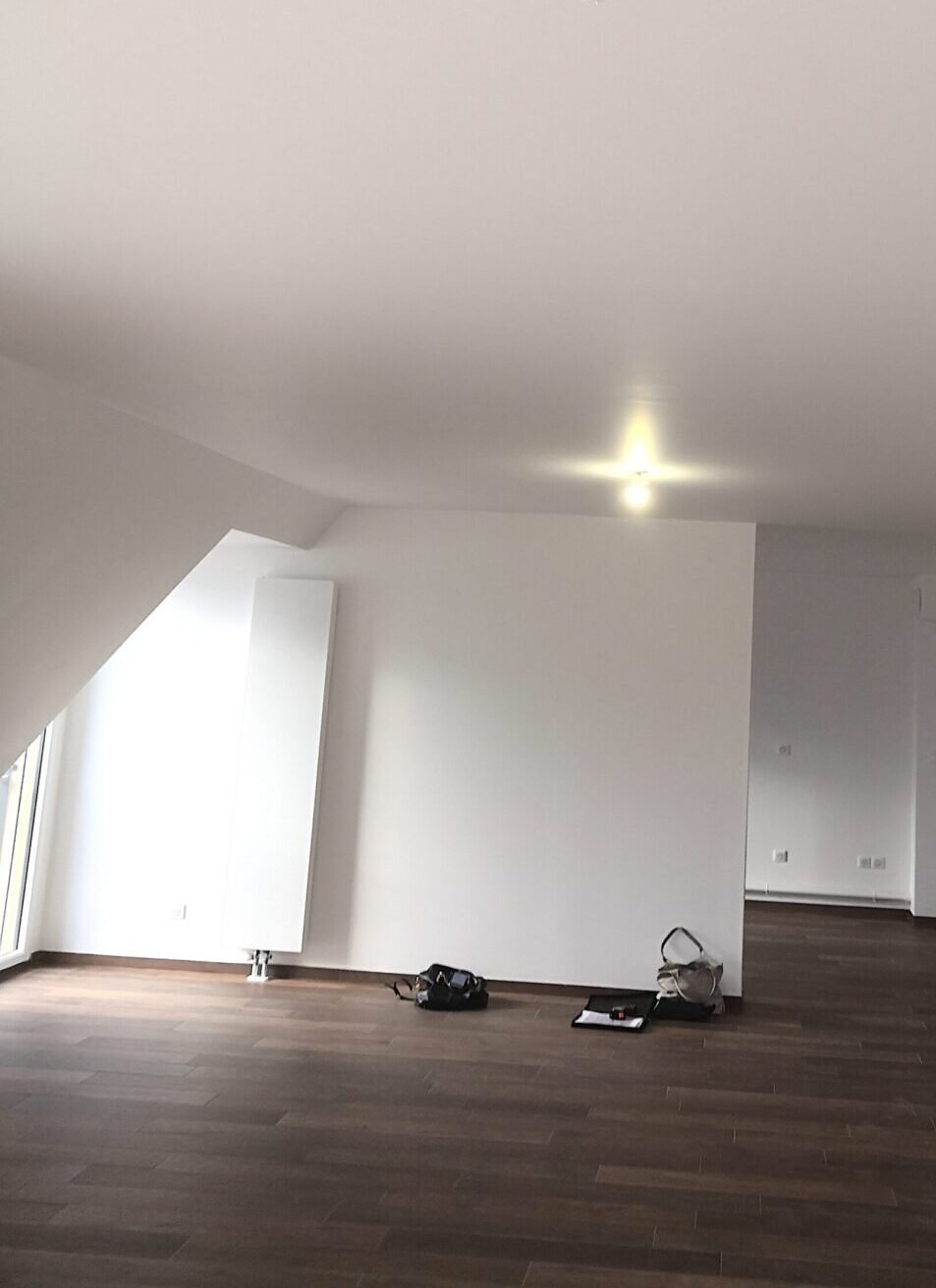 Séjour neuf vide et sans charme avant aménagement – appartement Deauville